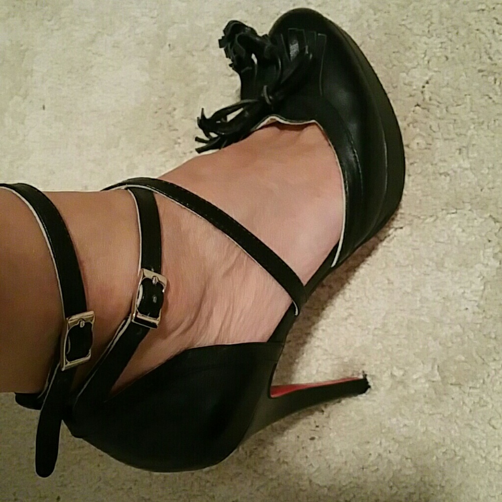 Stiletto - Picture 4 of 4